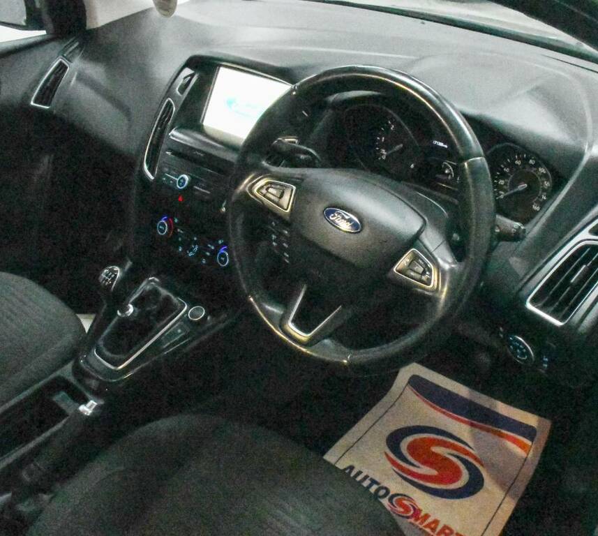 Ford Focus Hatchback 1.5 Tdci 120 Titanium Silver #4
