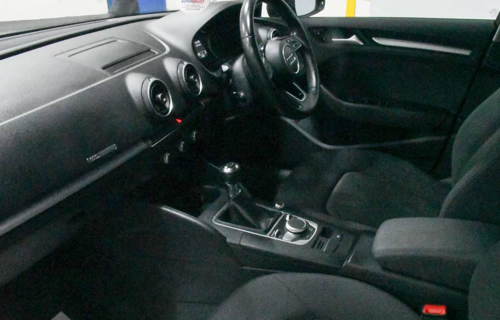 Audi A3 Sportback 1.0 Tfsi Se Black #3