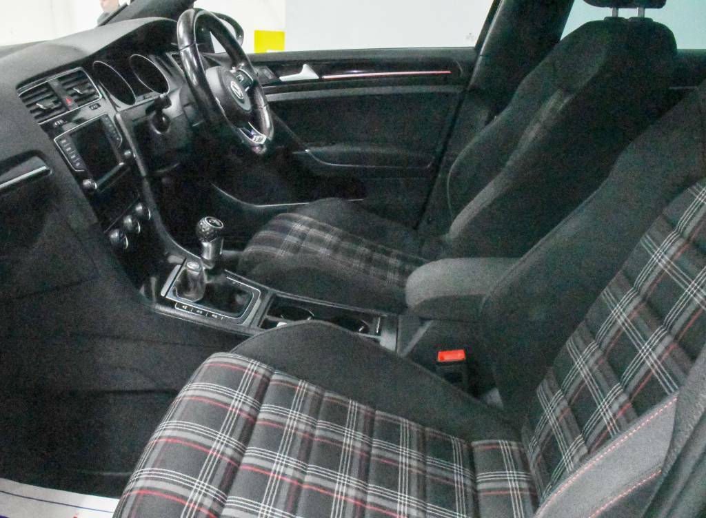 Volkswagen Golf 2.0 Tsi 220Ps Black #4