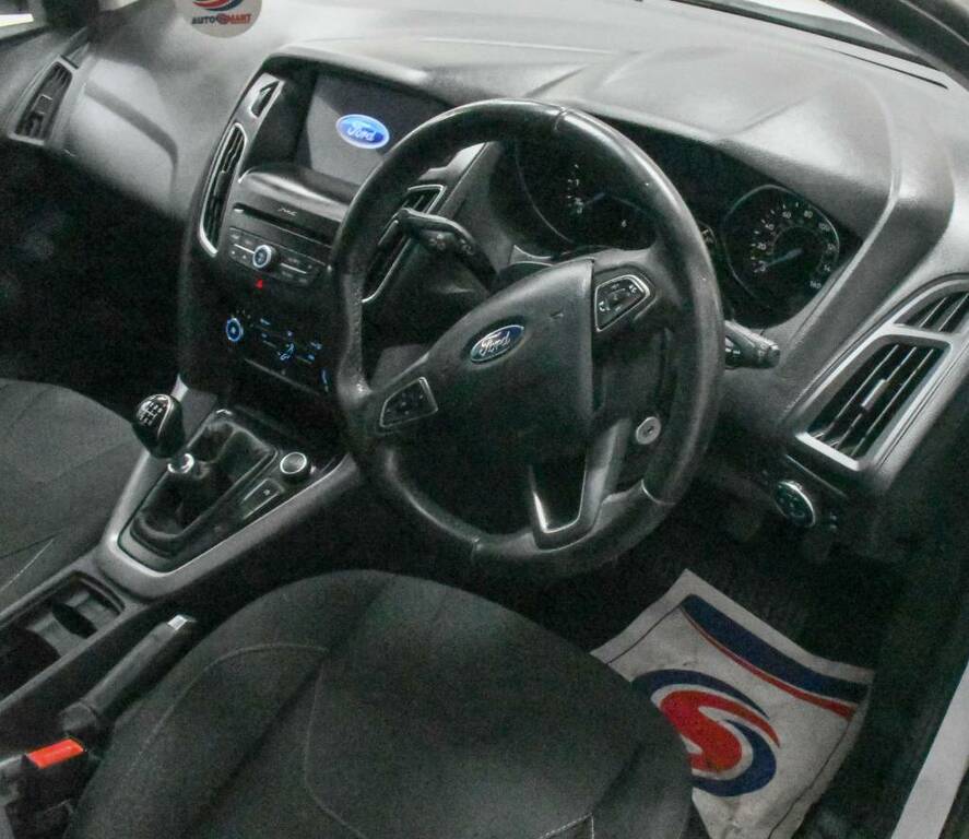 Ford Focus Hatchback 1.5 Tdci 120 Zetec White #3