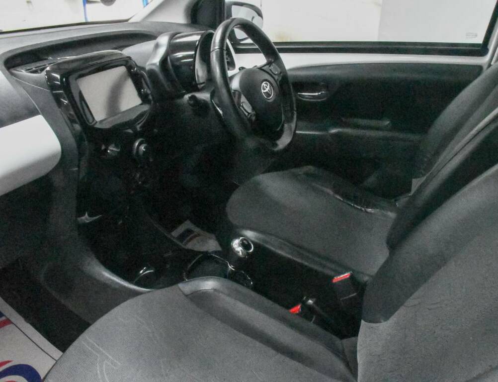 Toyota Aygo Hatchback 1.0 Vvt-i X-pression White #4