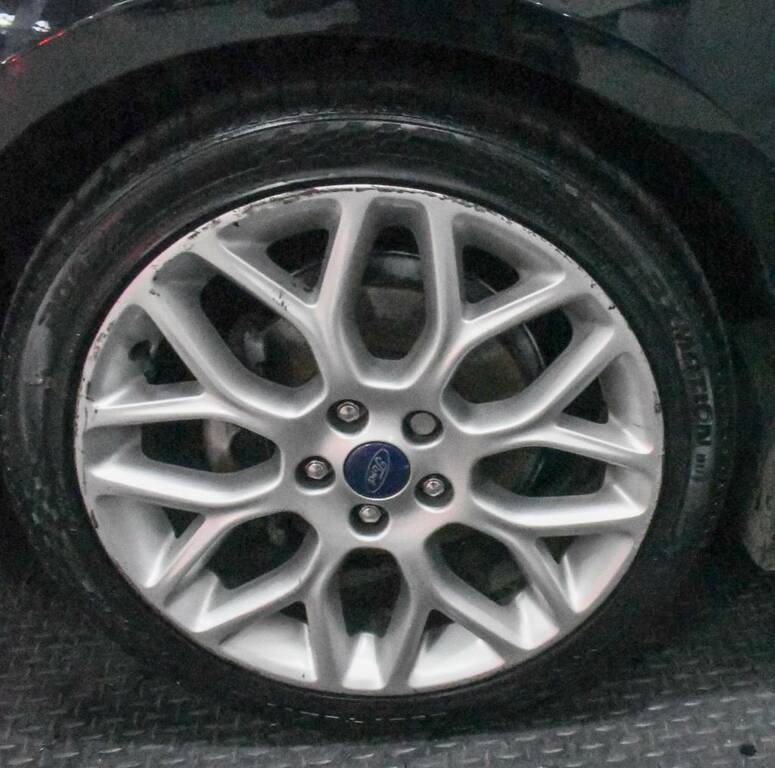 Ford Focus Hatchback 1.5 Tdci 120 St-line Black #5