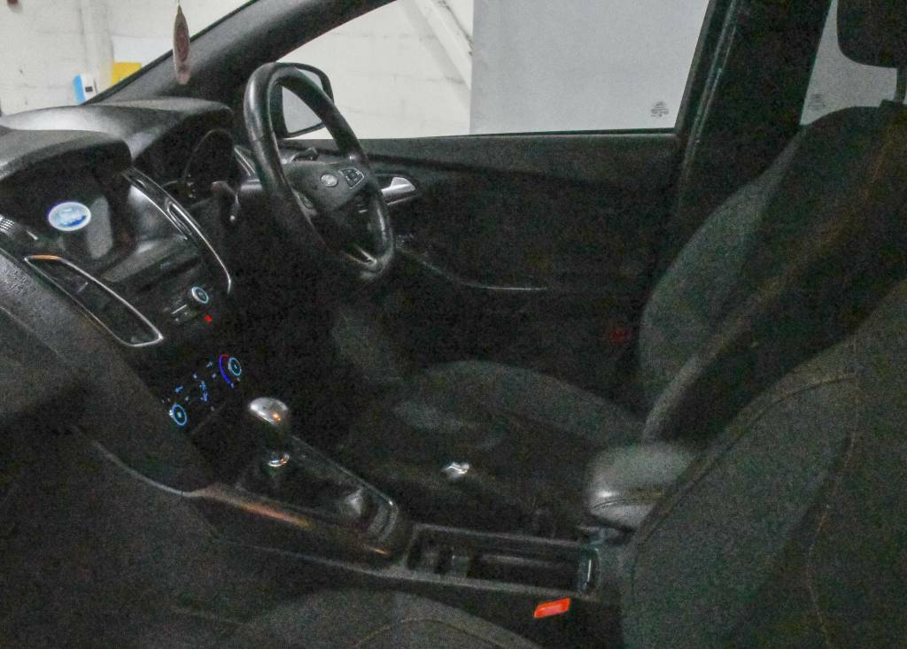 Ford Focus Hatchback 1.5 Tdci 120 St-line Black #4