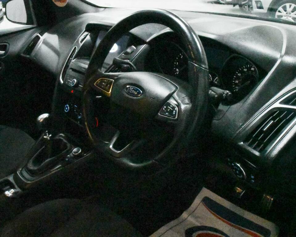 Ford Focus Hatchback 1.5 Tdci 120 St-line Black #3