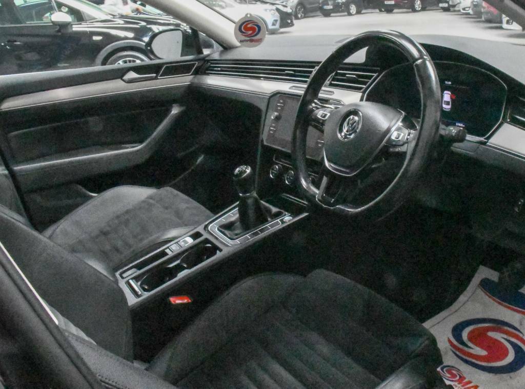 Volkswagen Passat Saloon 1.5 Tsi Evo 150 Gt Black #3