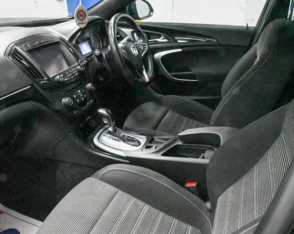 Vauxhall Insignia Hatchback 2.0 Black #3