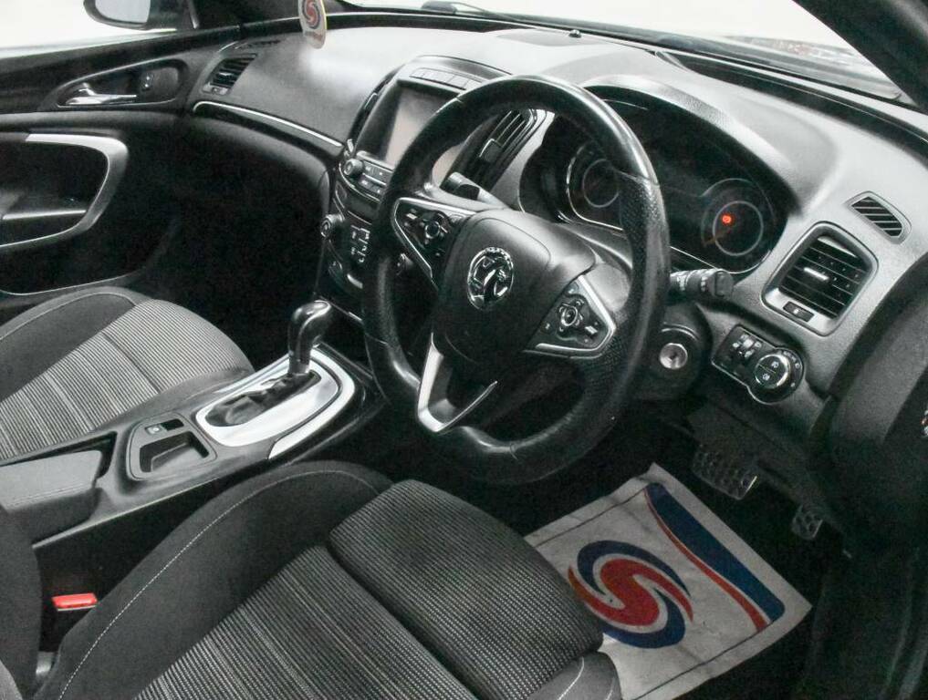 Vauxhall Insignia Hatchback 2.0 Black #4