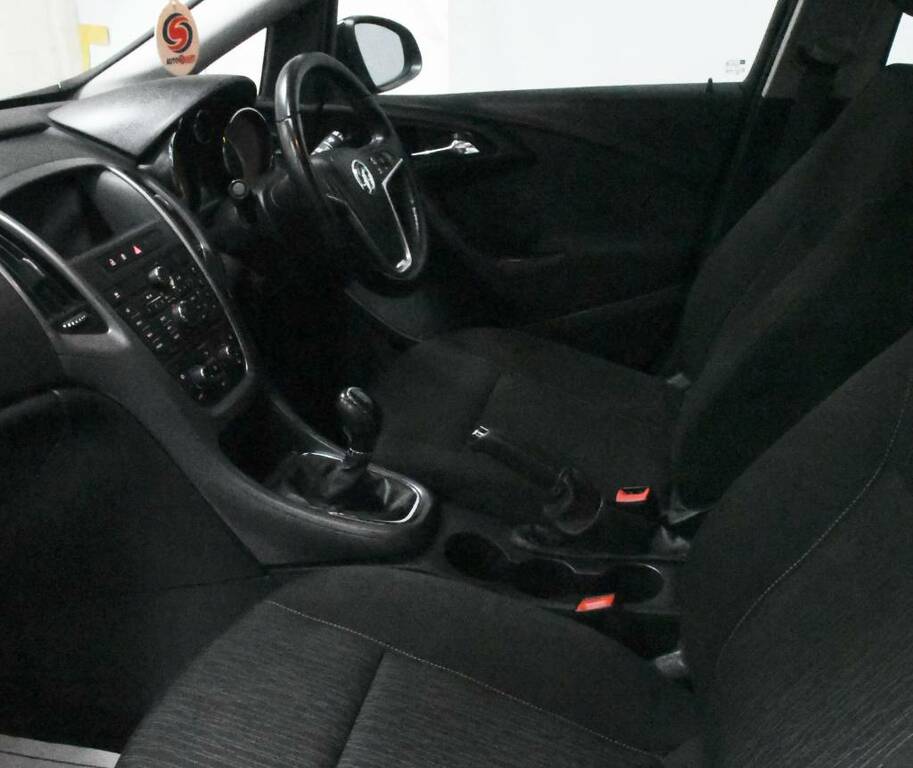 Vauxhall Astra Hatchback 1.6I 16V Tech Line Black #4