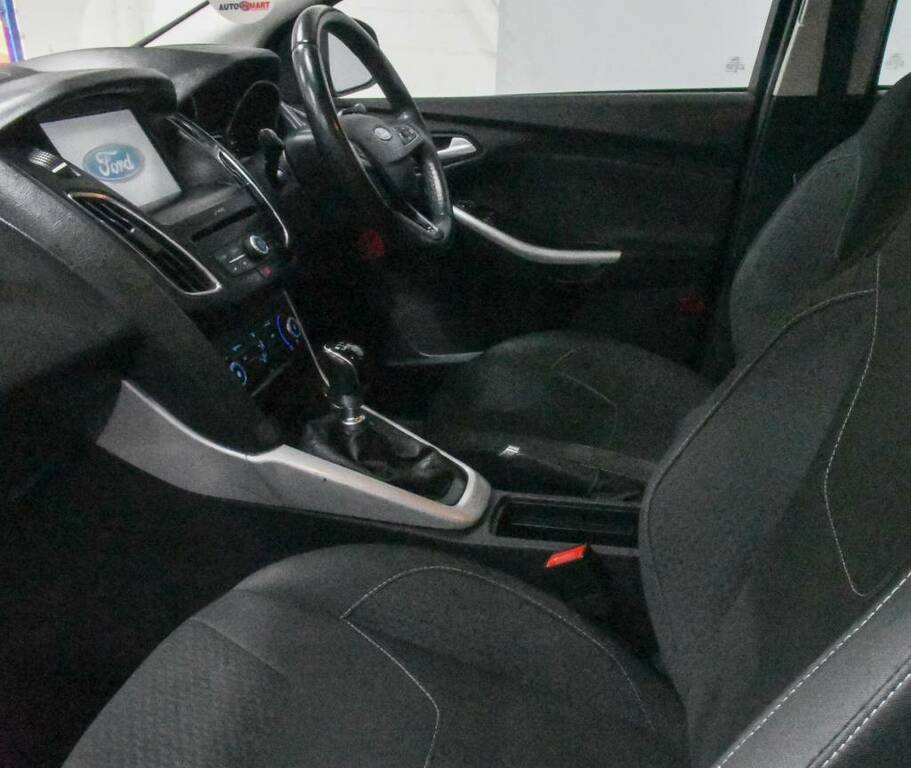 Ford Focus Hatchback 1.5 Tdci 120 Zetec Black #4