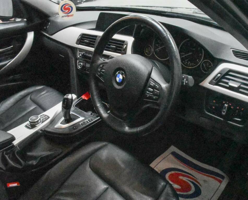 BMW 3 Series Touring 318D Se Black #3