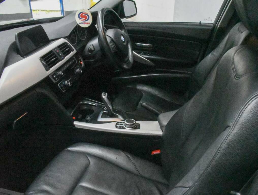 BMW 3 Series Touring 318D Se Black #4