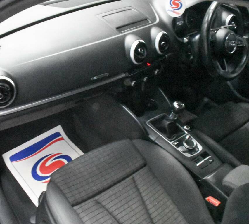 Audi A3 Sportback 1.4 Tfsi Sport Red #4