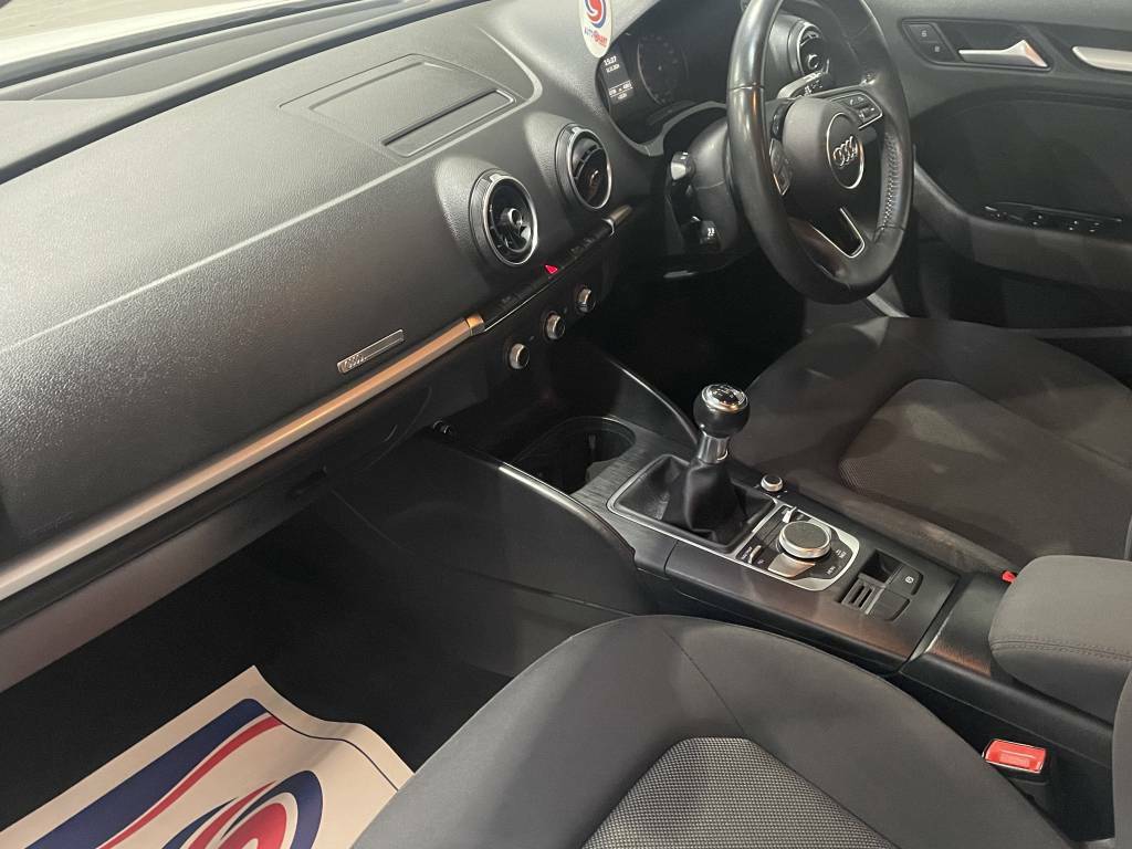 Audi A3 Sportback 1.0 Tfsi Se White #4