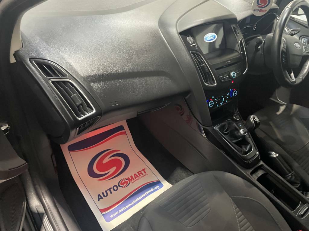 Ford Focus Hatchback 1.5 Tdci 120 Titanium Grey #4