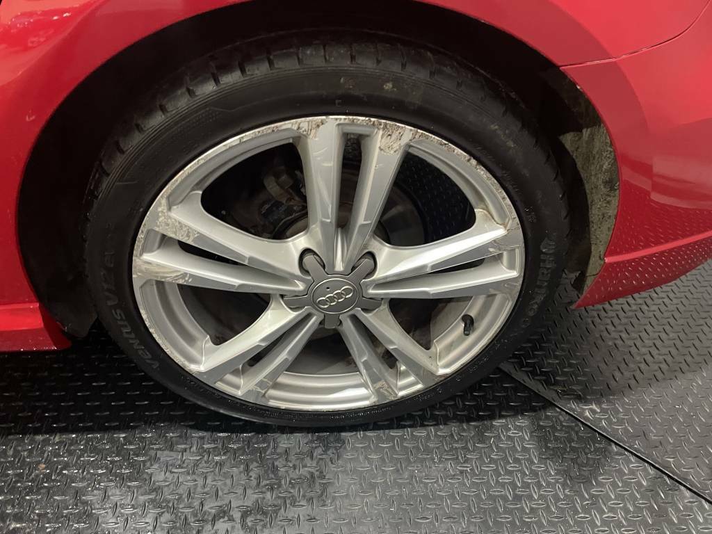 Audi A3 Sportback 1.6 Tdi S Line Red #3