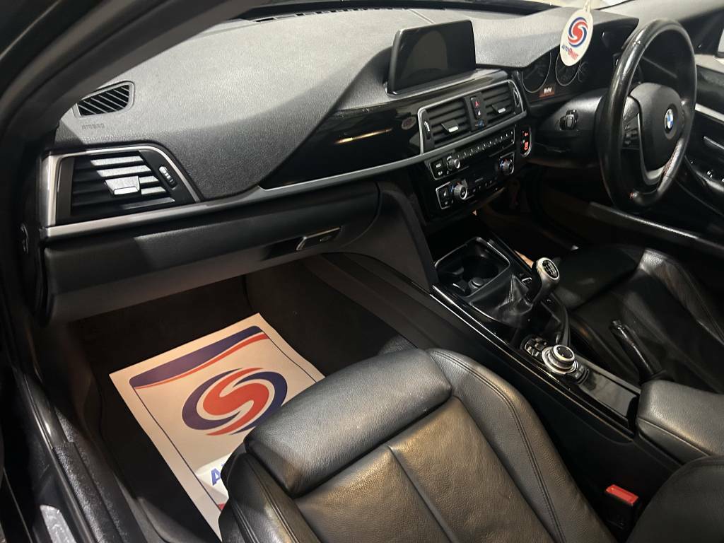 BMW 3 Series Saloon 320D Sport Black #4