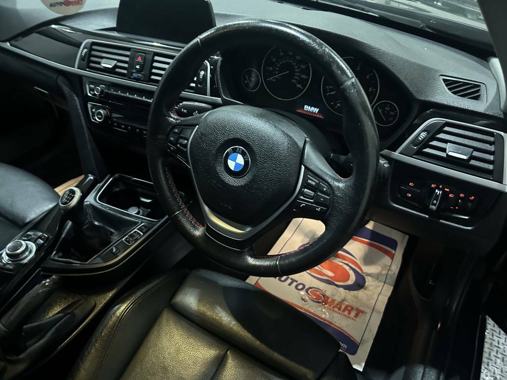 BMW 3 Series Saloon 320D Sport Black #3