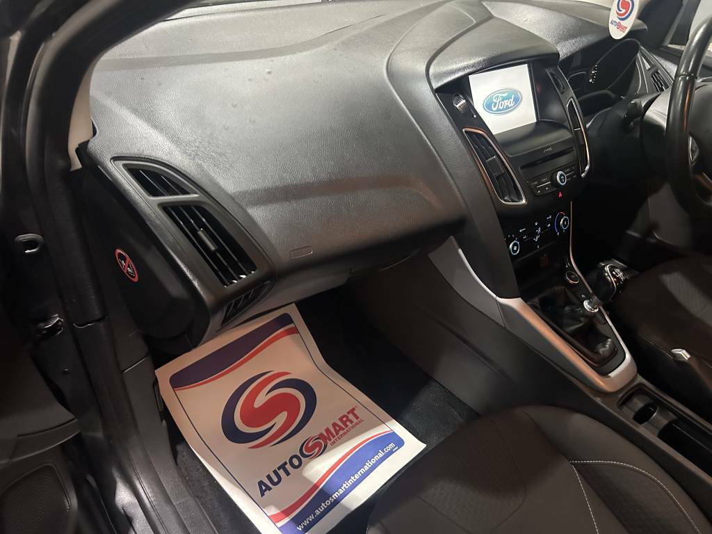 Ford Focus Estate 1.5 Tdci 120 Zetec Grey #4