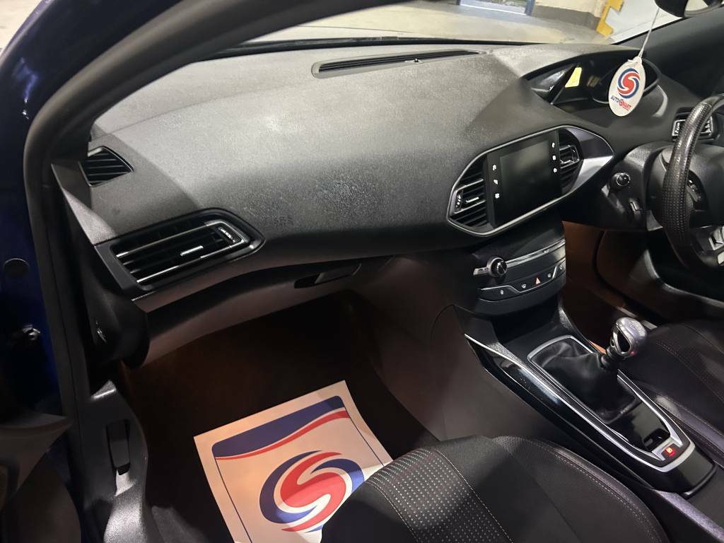 Peugeot 308 Hatchback 1.5 Bluehdi 130 Gt Line Blue #4