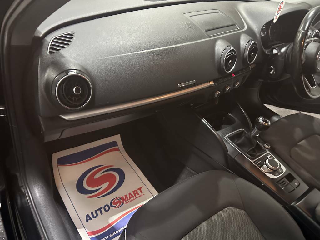 Audi A3 Sportback 1.6 Tdi Se Technik Black #4