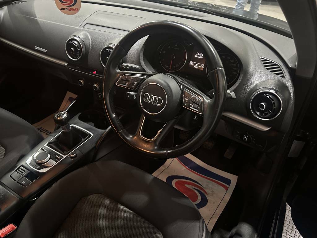 Audi A3 Sportback 1.6 Tdi Se Technik Black #3