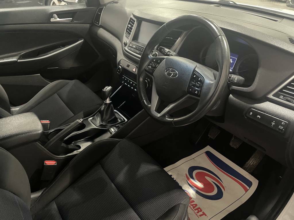 Hyundai Tucson Estate 1.7 Crdi Blue Drive Se Nav White #4