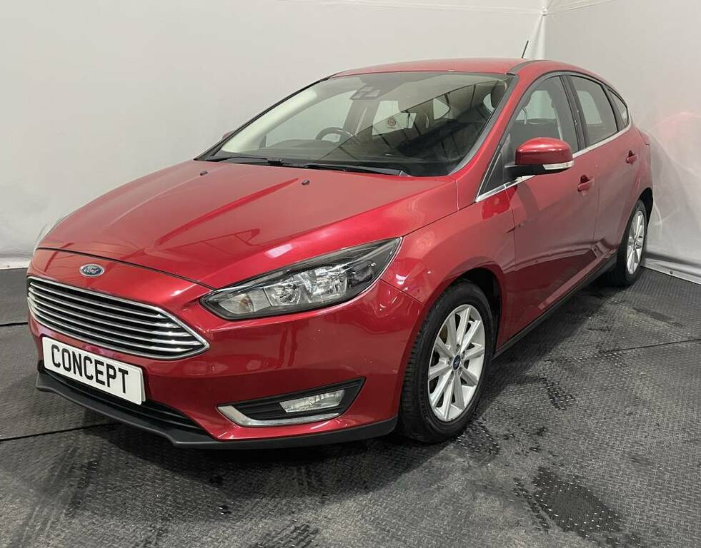 Ford Focus Hatchback 1.5 Tdci 120 Titanium Red