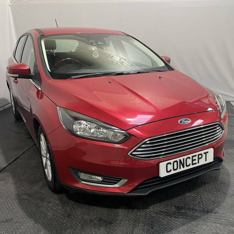 Ford Focus Hatchback 1.5 Tdci 120 Titanium Red #2
