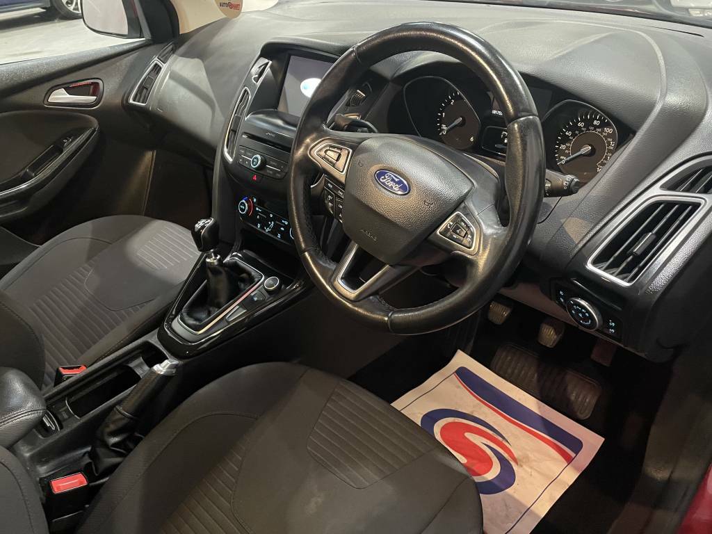 Ford Focus Hatchback 1.5 Tdci 120 Titanium Red #3