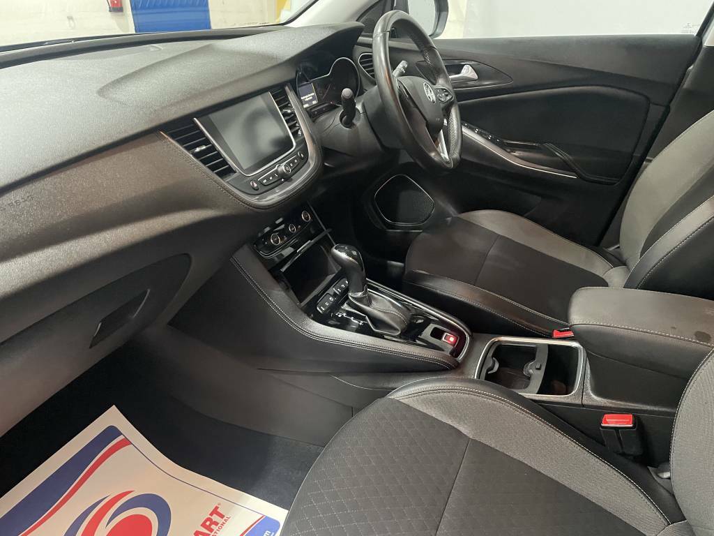 Vauxhall Grandland X Hatchba 1.6 Turbo D Sport Nav White #4