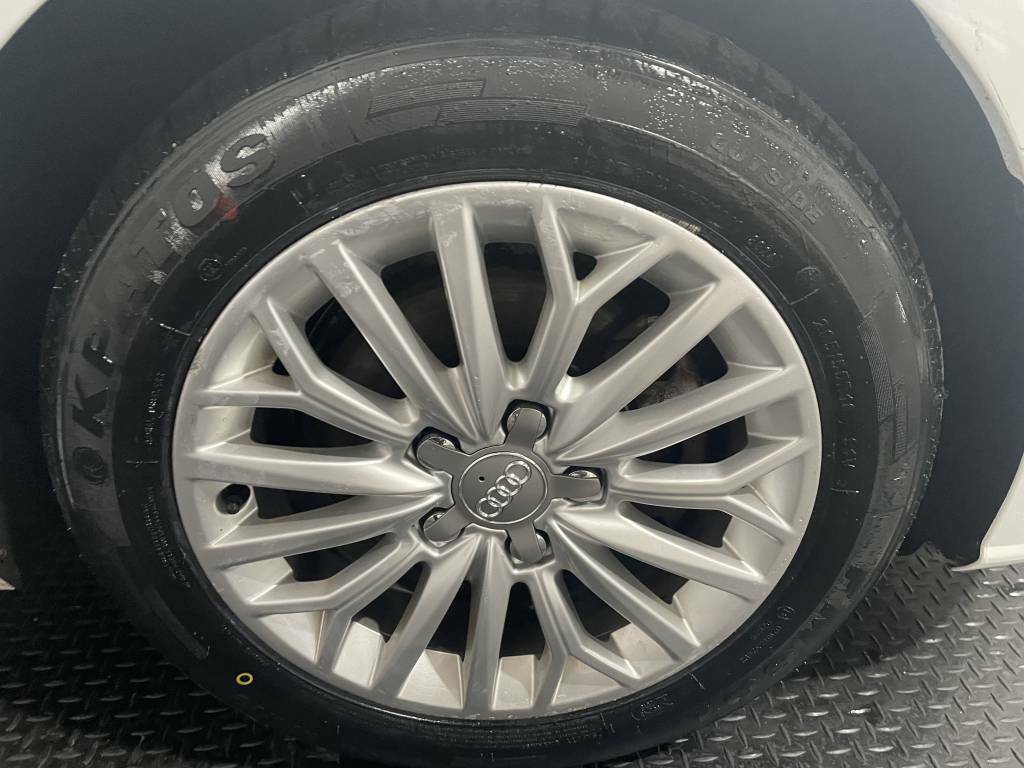Audi A3 Sportback 1.6 Tdi Se Technik White #5