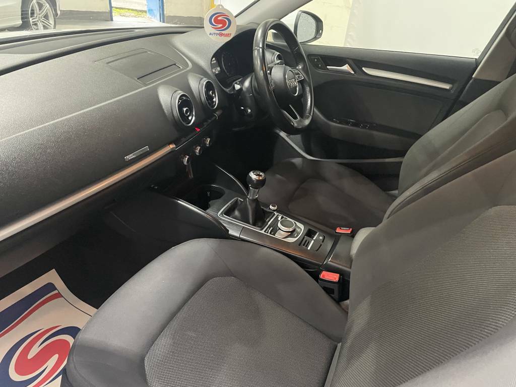 Audi A3 Sportback 1.6 Tdi Se Technik White #3