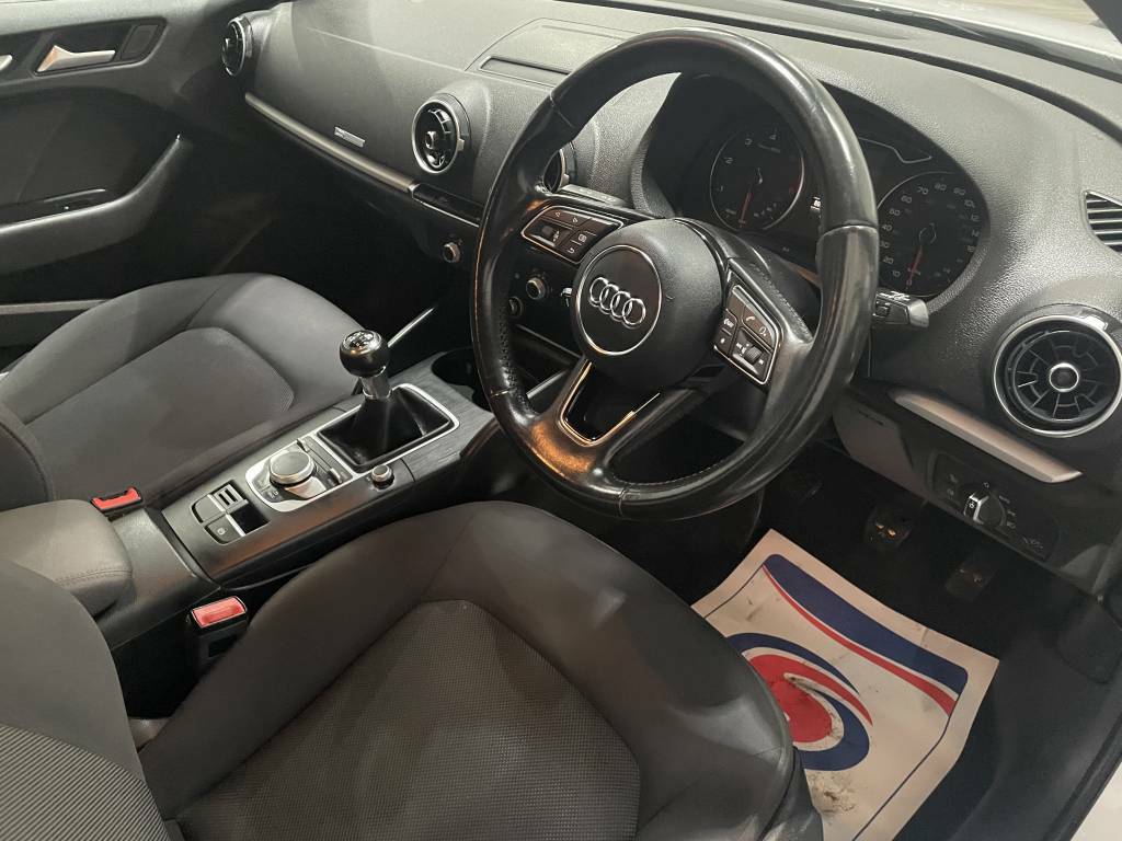 Audi A3 Sportback 1.6 Tdi Se Technik White #4