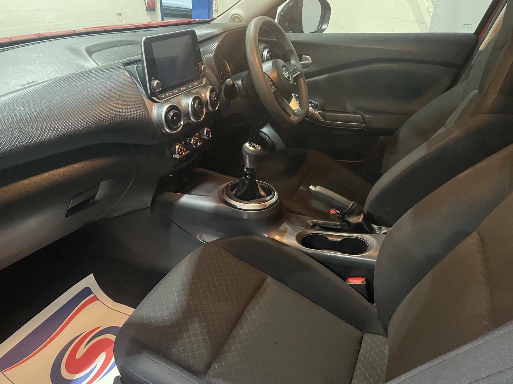 Nissan Juke Hatchback 1.0 Dig-t 114 Acenta Red #3