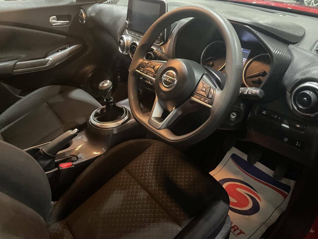 Nissan Juke Hatchback 1.0 Dig-t 114 Acenta Red #4