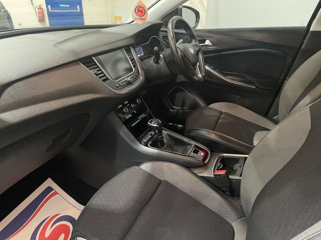 Vauxhall Grandland X Hatchback 1.2 Turbo Sport Nav Black #3