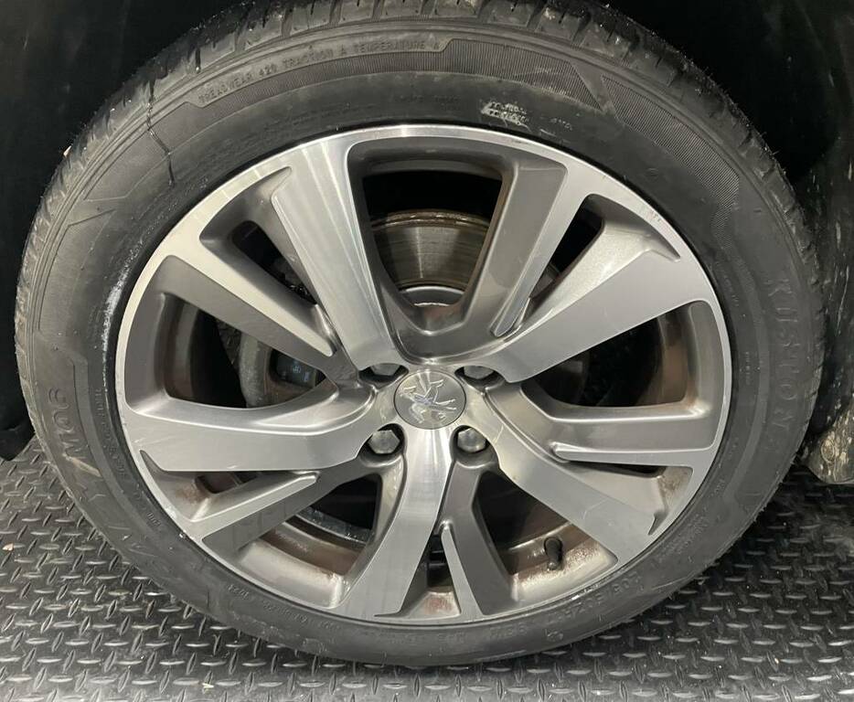 Peugeot 2008 Estate 1.6 Bluehdi 120 Allure Grey #5