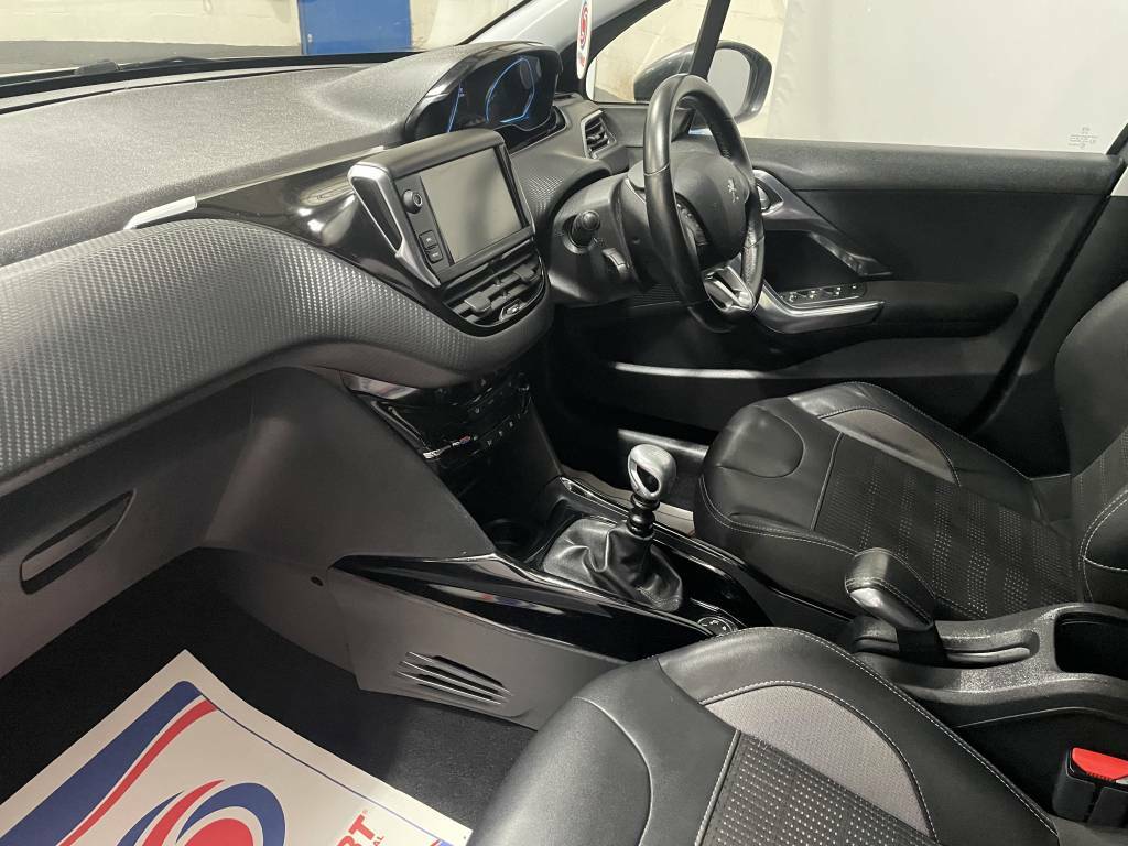 Peugeot 2008 Estate 1.6 Bluehdi 120 Allure Grey #3