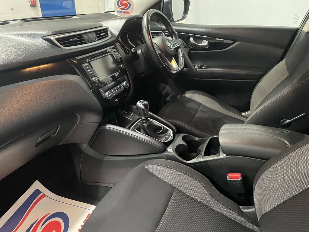 Nissan Qashqai Hatchback 1.3 Dig-t Acenta Premium Grey #4