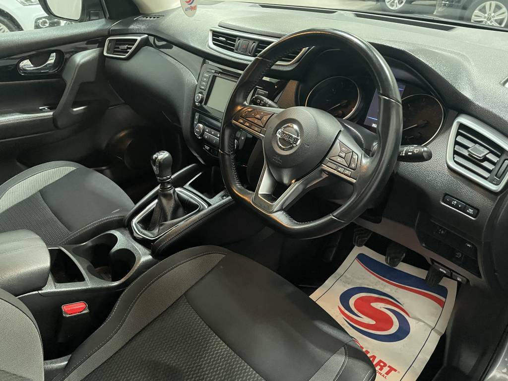 Nissan Qashqai Hatchback 1.3 Dig-t Acenta Premium Grey #3