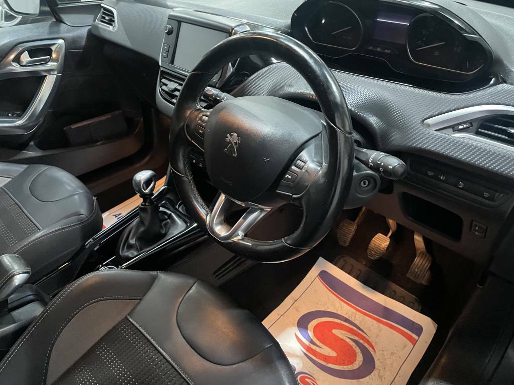 Peugeot 2008 Estate 1.6 Bluehdi 120 Allure Grey #4