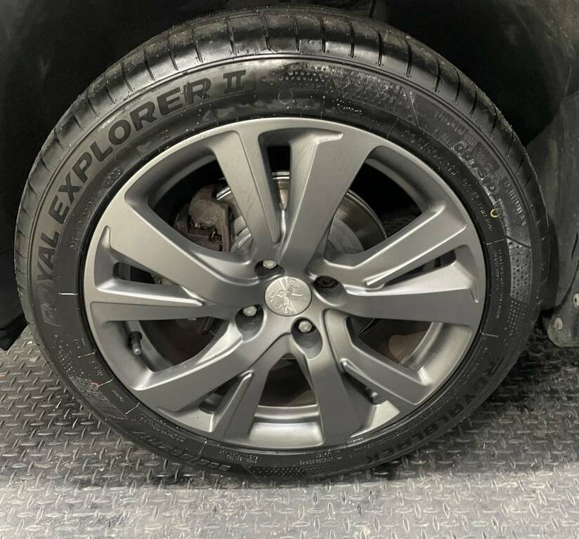 Peugeot 2008 Estate 1.6 Bluehdi 120 Allure Grey #5