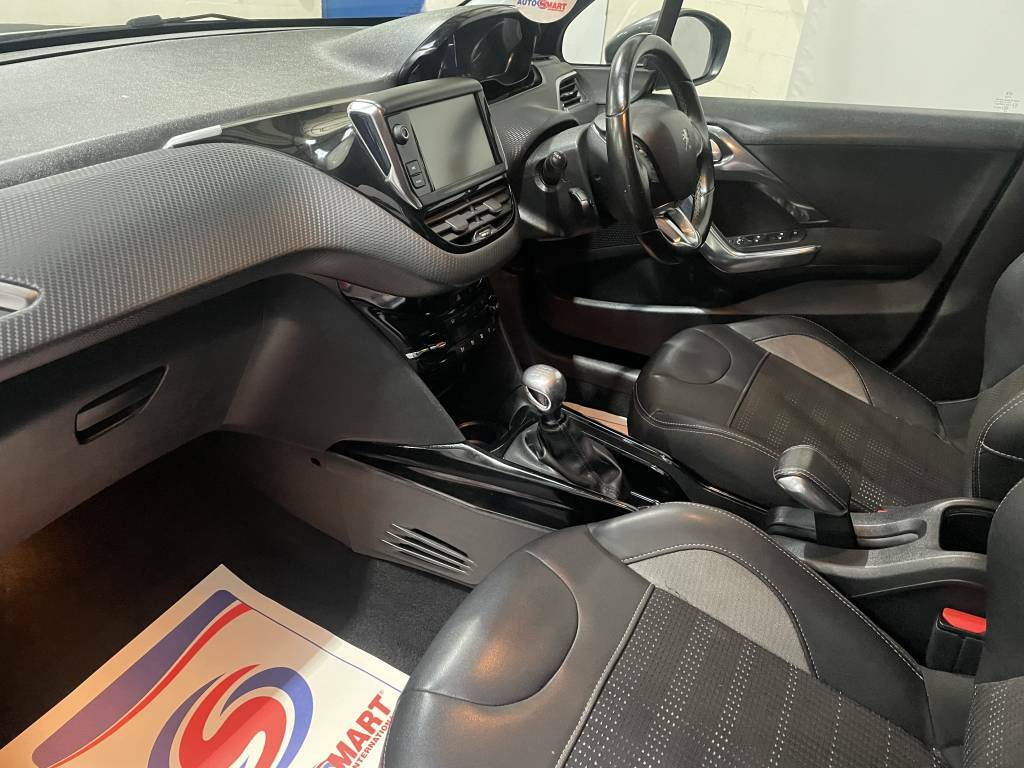 Peugeot 2008 Estate 1.6 Bluehdi 120 Allure Grey #3