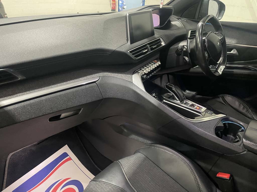 Peugeot 3008 Estate 1.6 Bluehdi 120 Gt Line Brown #4