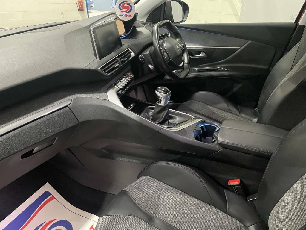 Peugeot 3008 Estate 1.5 Bluehdi Allure Red #4