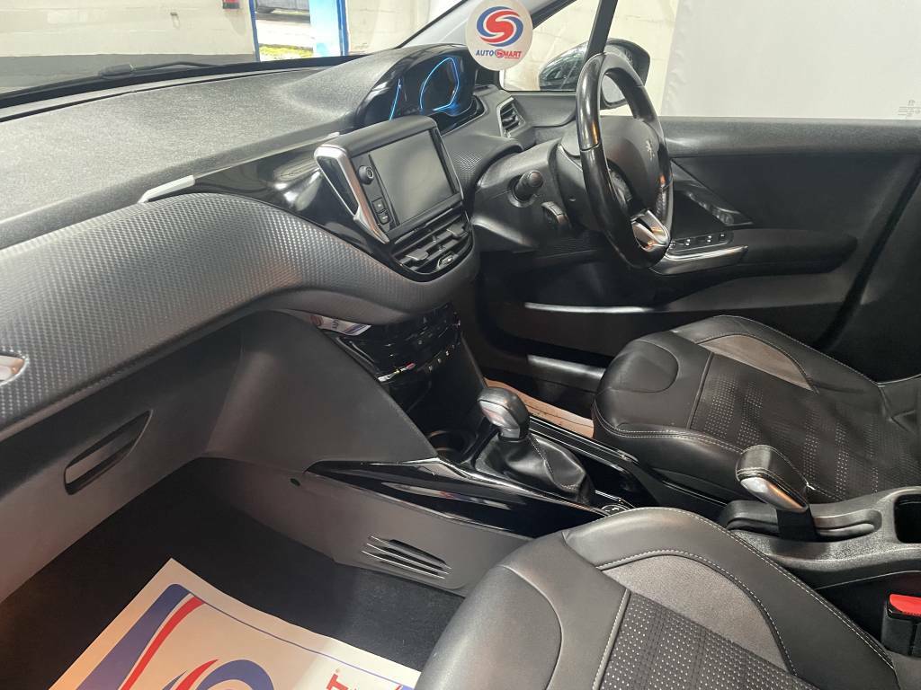 Peugeot 2008 Estate 1.6 Bluehdi 100 Allure Grey #3
