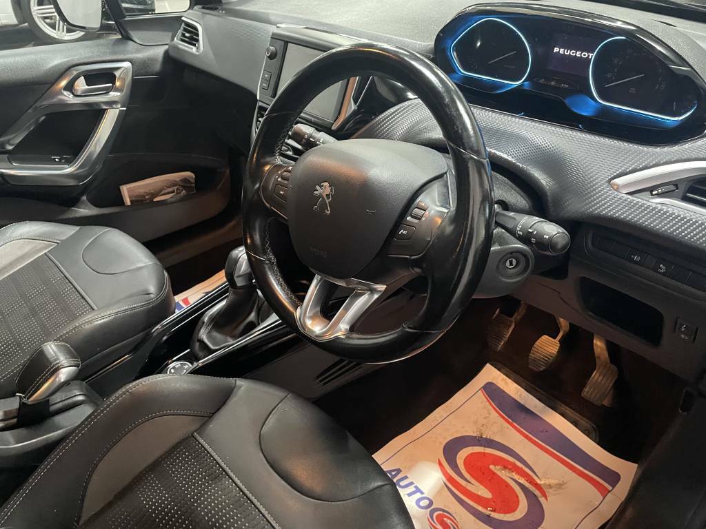 Peugeot 2008 Estate 1.6 Bluehdi 100 Allure Grey #4