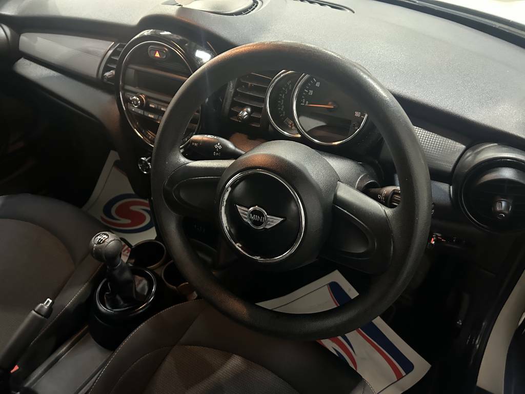 Mini Hatch 1.5 Cooper White #4