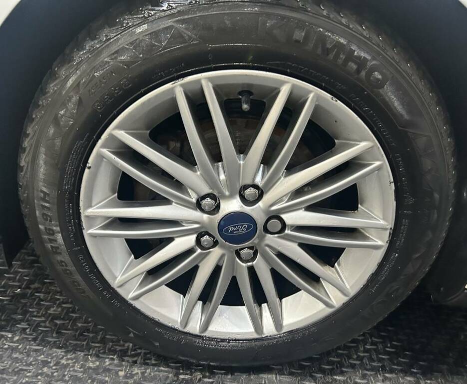 Ford Focus Hatchback 1.5 Tdci 120 Zetec Edition White #5