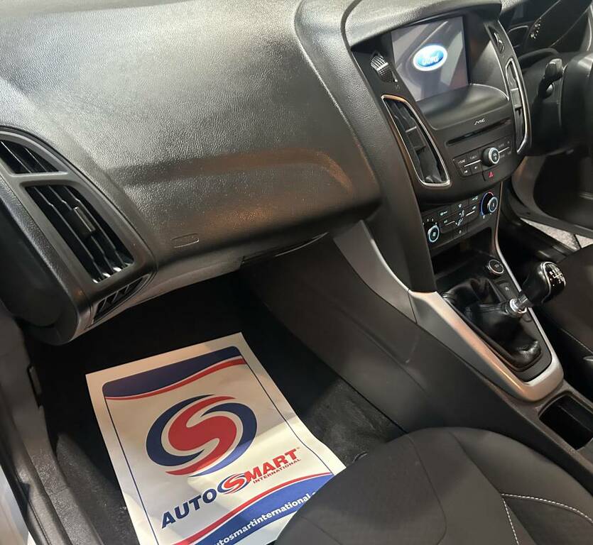 Ford Focus Hatchback 1.5 Tdci 120 Zetec Edition White #4